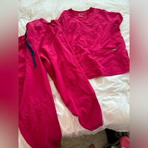 FIGS Scrub Set in ultra rose